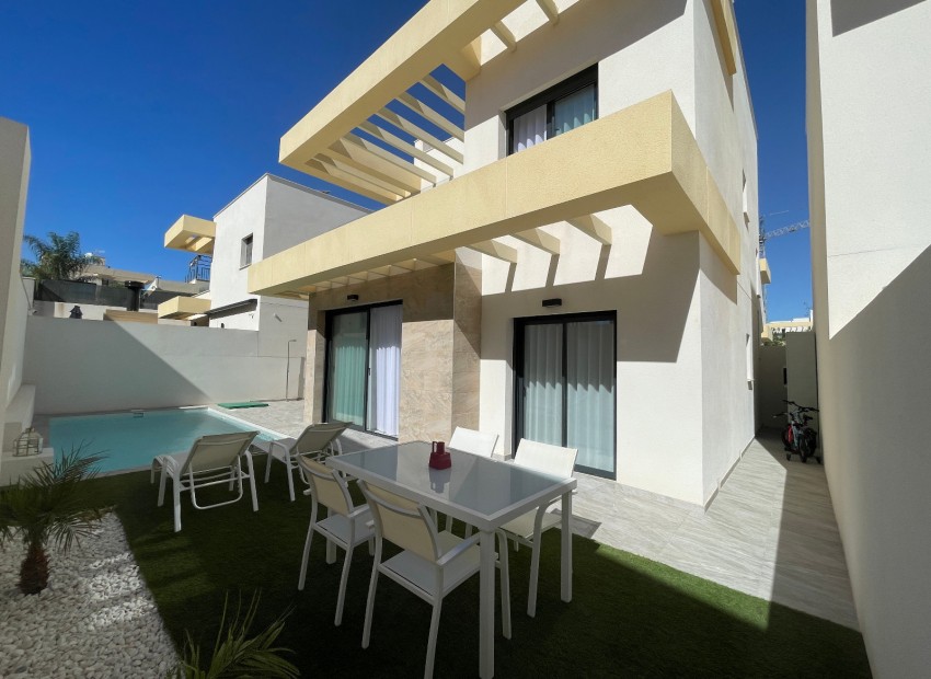 Venta - Villa -
Los Montesinos - La Herada