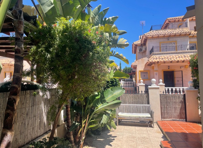 Venta - Villa -
Orihuela Costa - La Regia