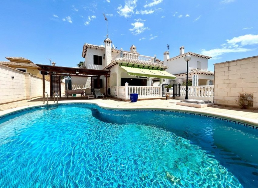 Venta - Villa -
Orihuela Costa - La Zenia