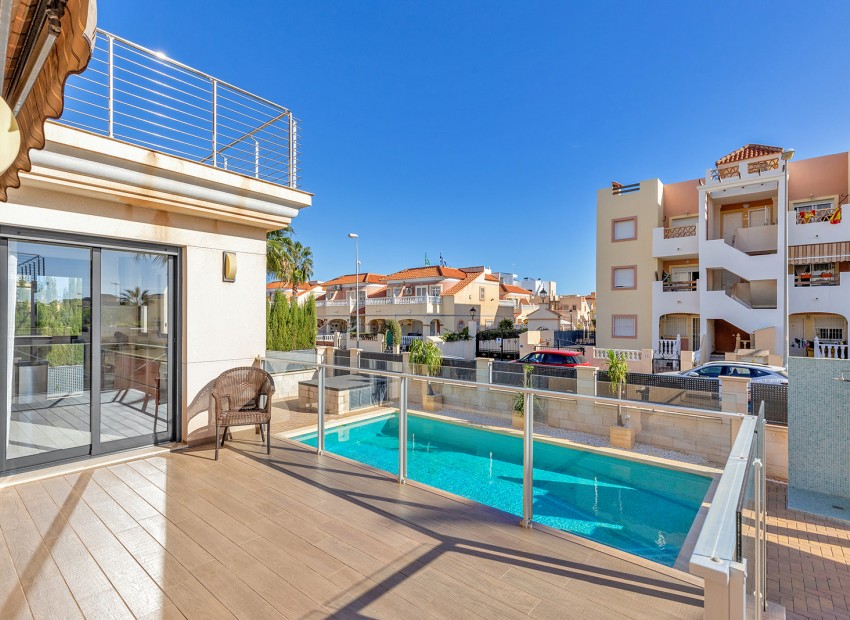 Venta - Villa -
Orihuela Costa - La Zenia