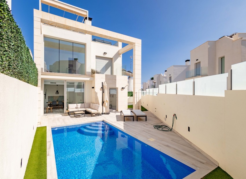 Venta - Villa -
Orihuela Costa - Lomas de Cabo Roig