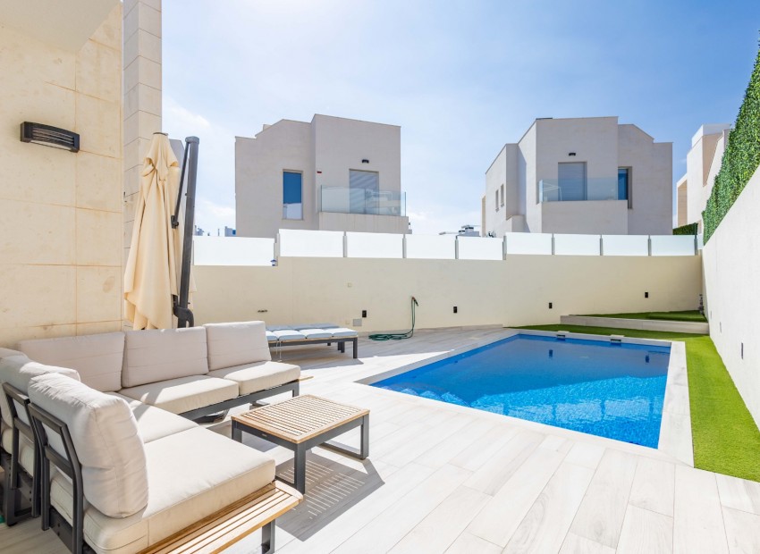 Venta - Villa -
Orihuela Costa - Lomas de Cabo Roig