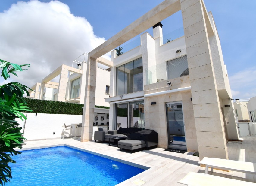 Venta - Villa -
Orihuela Costa - Lomas de Cabo Roig