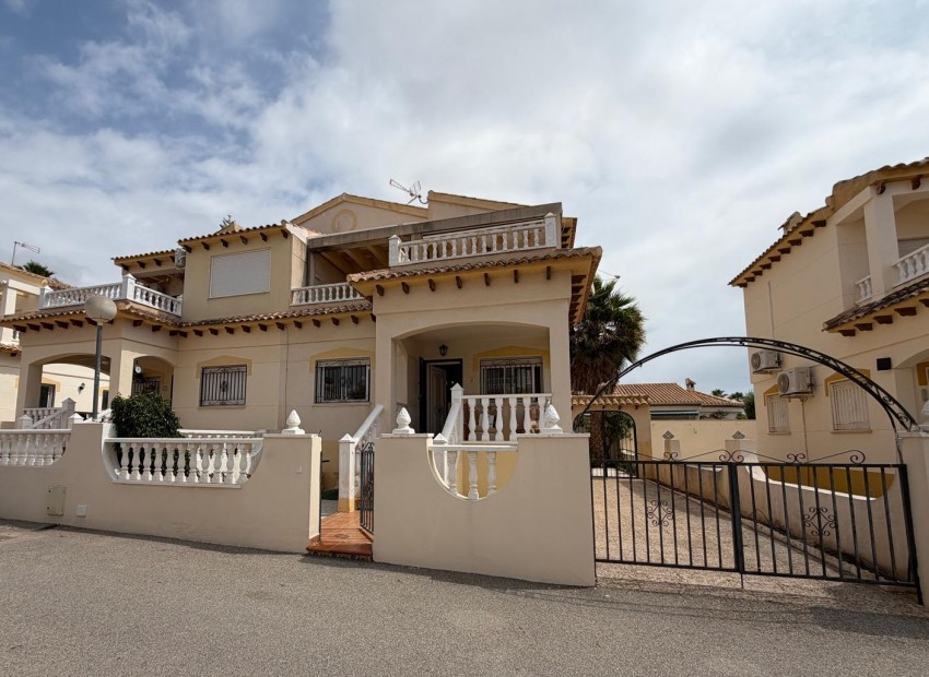 Venta - Villa -
Playa Flamenca - Orihuela Costa