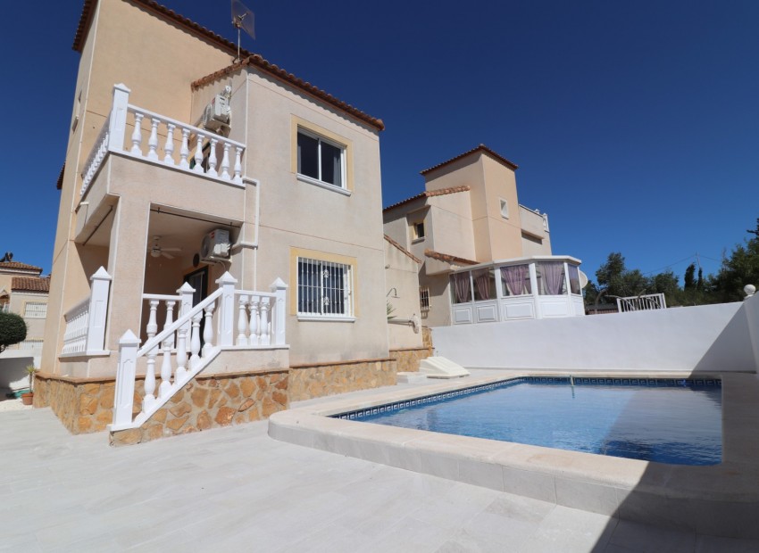 Venta - Villa -
San Miguel de Salinas - Lake View Mansions