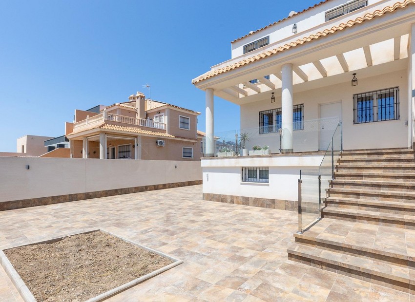 Venta - Villa -
Torrevieja - Aguas Nuevas