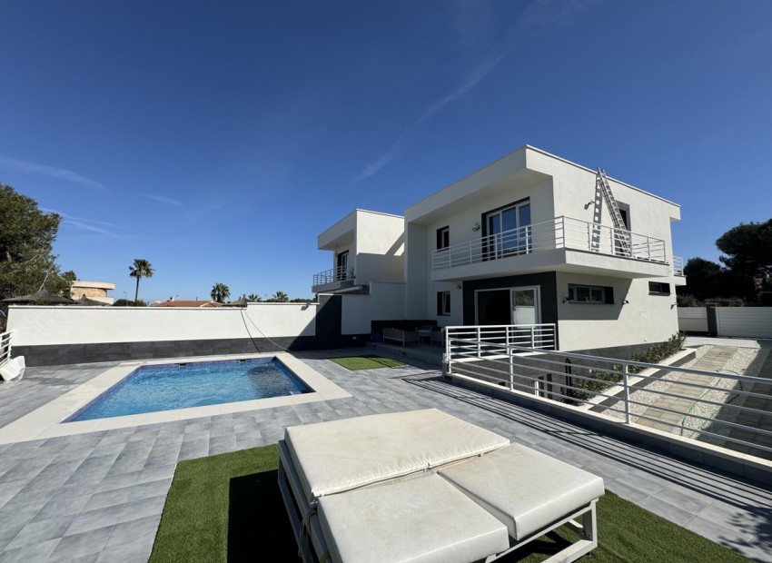 Venta - Villa -
Torrevieja - Los Balcones