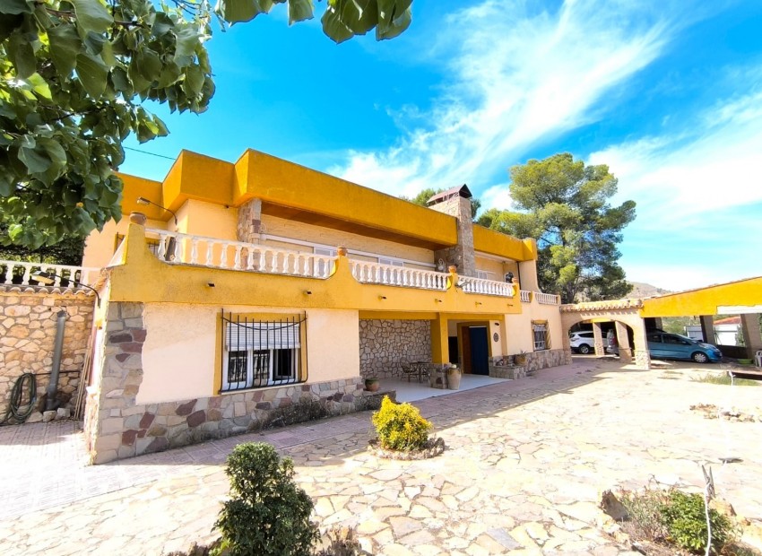 Venta - Villa -
Yecla - Inland