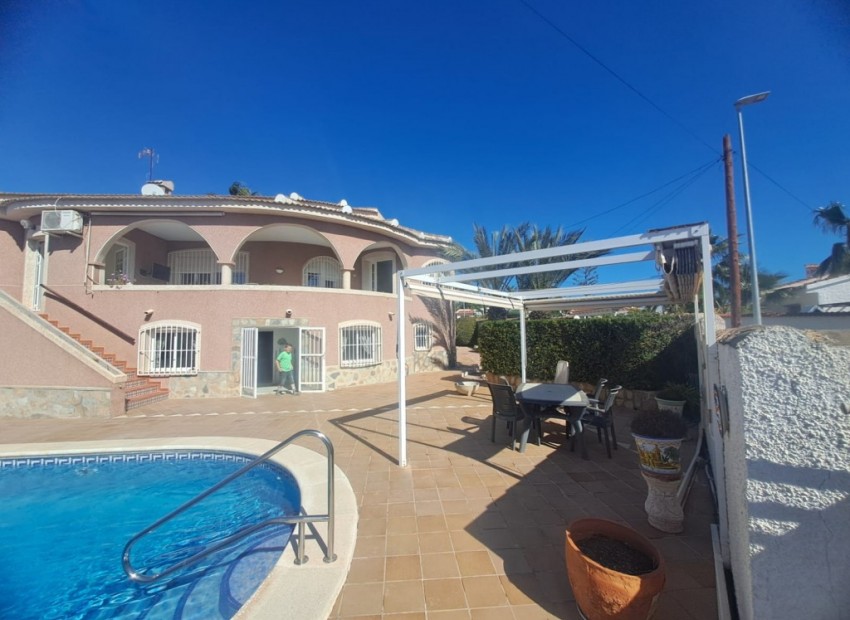 Venta - Villa -
