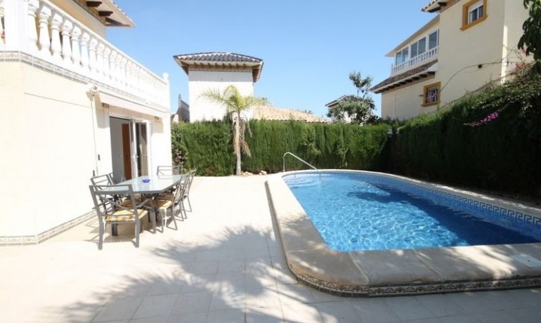 Villa - Herverkoop - Orihuela Costa* -
                La Zenia*