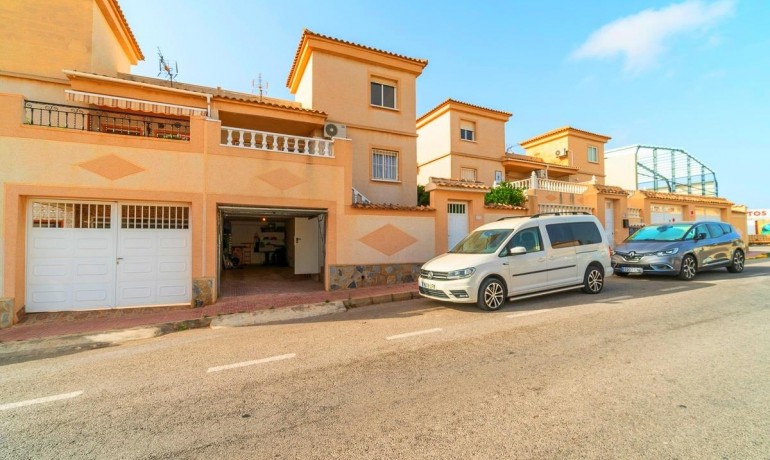 Villa - Herverkoop - Orihuela Costa* -
                Los Altos*