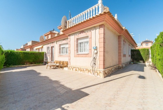 Villa - Herverkoop - Orihuela Costa* - Punta Prima