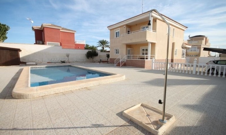 Villa - Herverkoop - Torrevieja -
                Aguas Nuevas