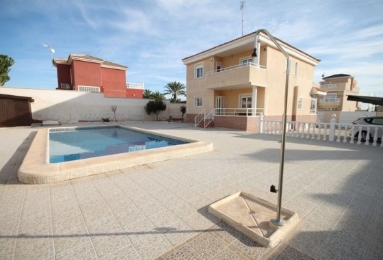 Villa - Herverkoop - Torrevieja* - Aguas Nuevas