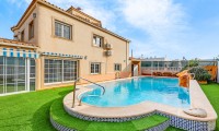 Villa - Herverkoop -
            Torrevieja* - CB-97311