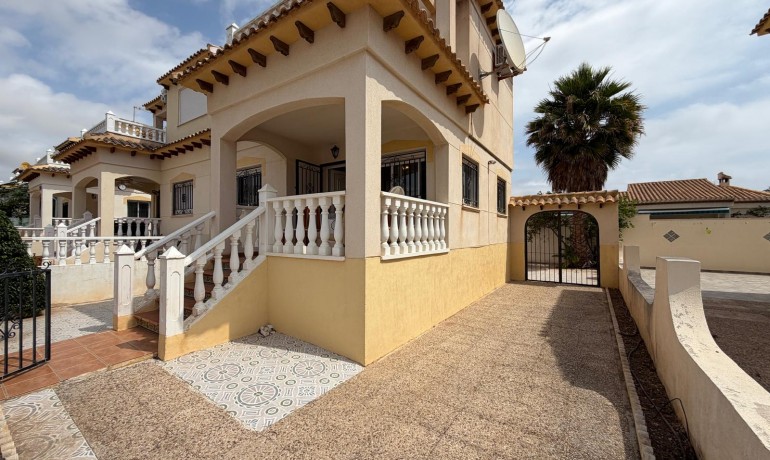 Villa - Revente - Playa Flamenca -
                Orihuela Costa