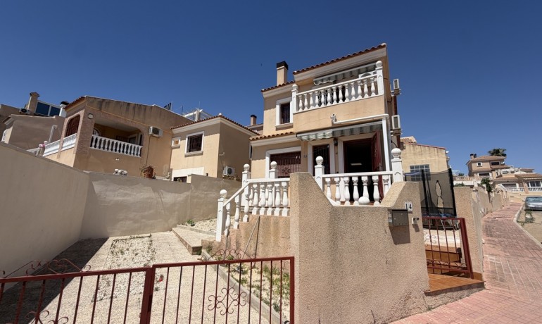 Villa - Revente - Villamartin -
                Villamartin