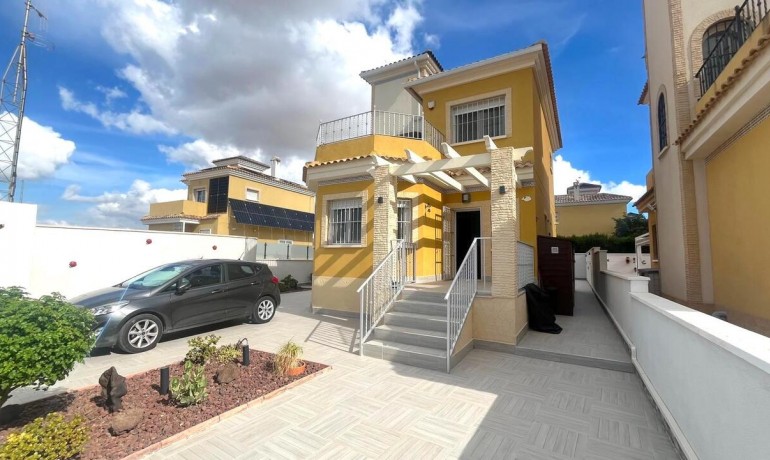 Villa - Sale - Algorfa* -
                Algorfa