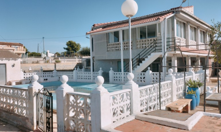 Villa - Sale - Crevillente -
                Crevillente