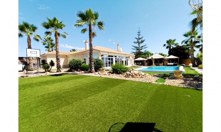 Villa - Sale - Gea Y Truyols -
                Gea Y Truyols