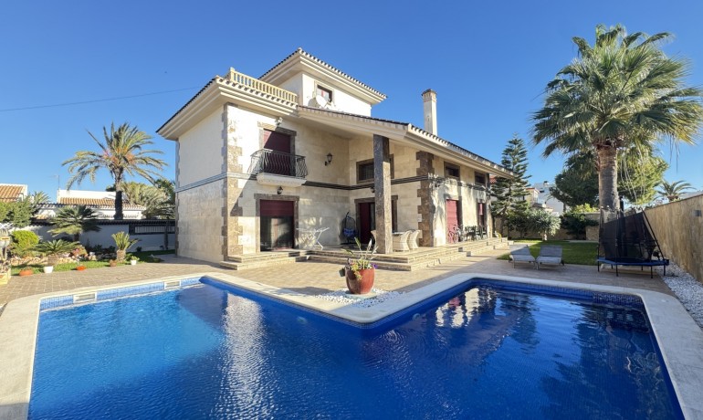 Villa - Sale - Orihuela Costa* -
                Cabo Roig