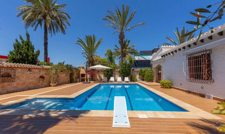 Villa - Sale - Orihuela Costa -
                Punta Prima