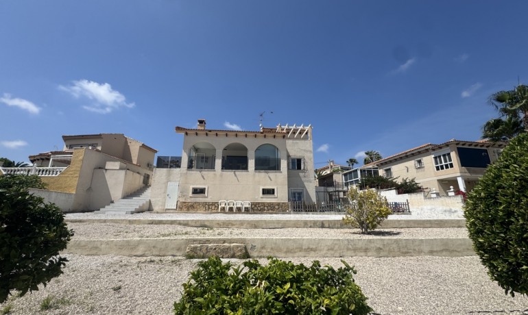Villa - Sale - San Miguel de Salinas -
                Las Comunicaciones