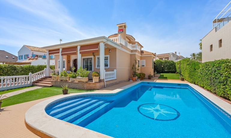 Villa - Sale - Torrevieja -
                Torre La Mata