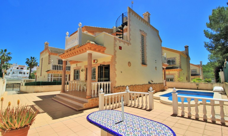 Villa - Sale - Villamartin -
                Los Dolses