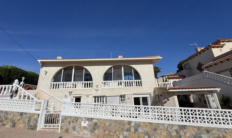 Villa - Sale - Villamartin -
                Villamartin