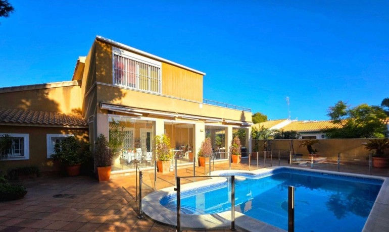 Villa - Venta - Dehesa de campoamor -
                Campoamor