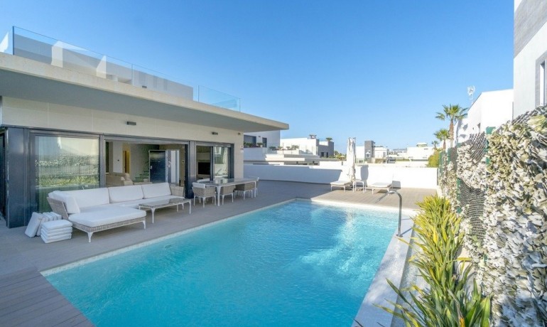 Villa - Venta - Orihuela Costa -
                Agua Marina