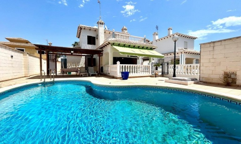 Villa - Venta - Orihuela Costa -
                La Zenia