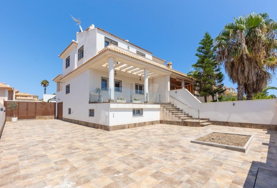 Villa - Venta - Torrevieja - Aguas Nuevas