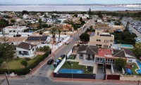 Villa - Venta -
            Torrevieja - ML-86041