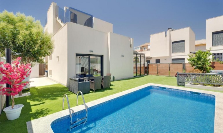 Villa - Venta - Torrevieja -
                Torrevieja - Centre
