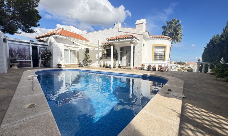 Villa - Venta - Villamartin -
                Villamartin