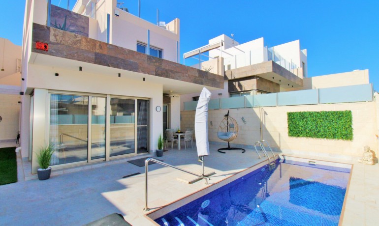 Villa - Venta - Villamartin -
                Villamartin