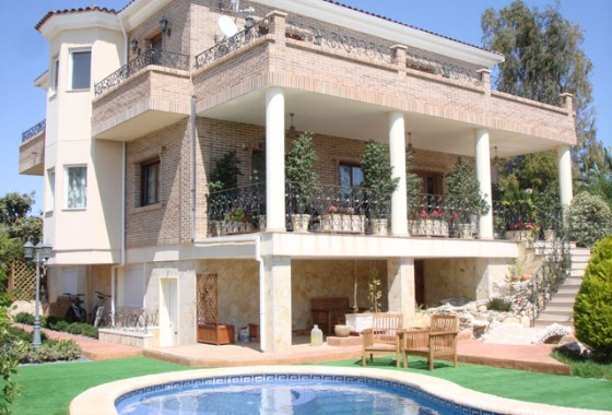 Villa - Venta -  - 