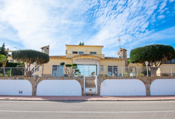 Villa - Venta -  - 