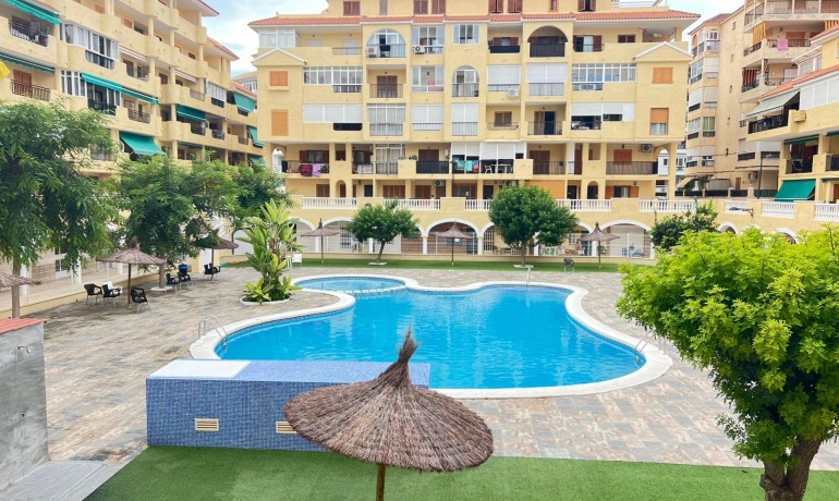 Sale - Apartment / Flat -
Torrevieja - La Mata