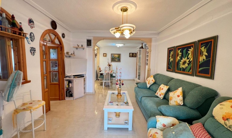 Sale - Apartment / Flat -
Torrevieja - La Mata