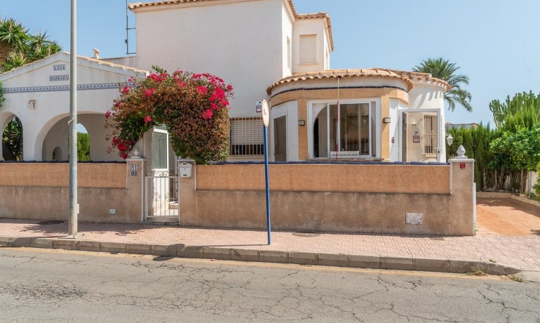 Sale - Villa -
Orihuela Costa* - La Florida