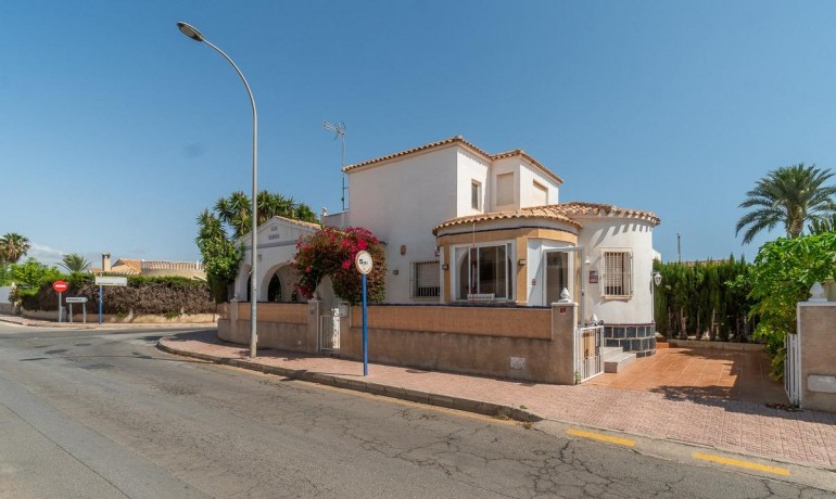 Sale - Villa -
Orihuela Costa* - La Florida