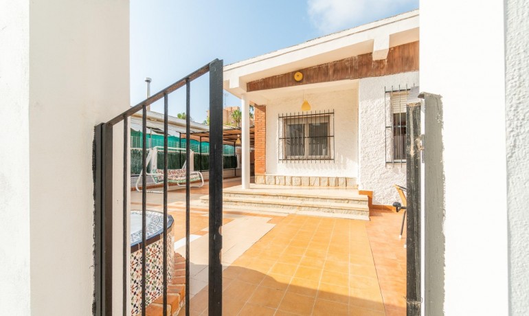 Herverkoop - Villa -
Torrevieja* - Aguas nuevas 1