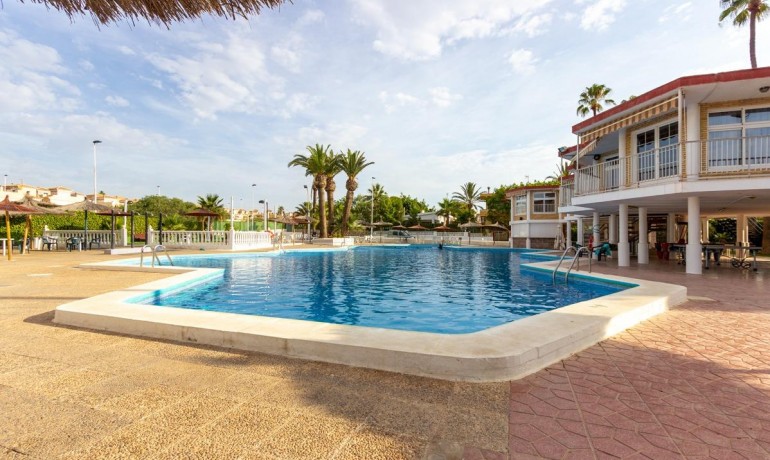 Herverkoop - Villa -
Torrevieja* - Aguas nuevas 1