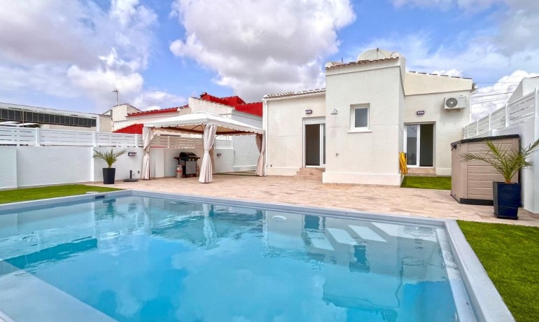 Revente - Villa -
Torrevieja - San Luis