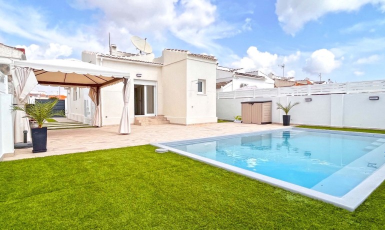 Sale - Villa -
Torrevieja - San Luis