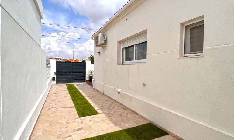 Revente - Villa -
Torrevieja - San Luis