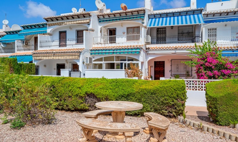 Sale - House -
Torrevieja - Lago Jardin